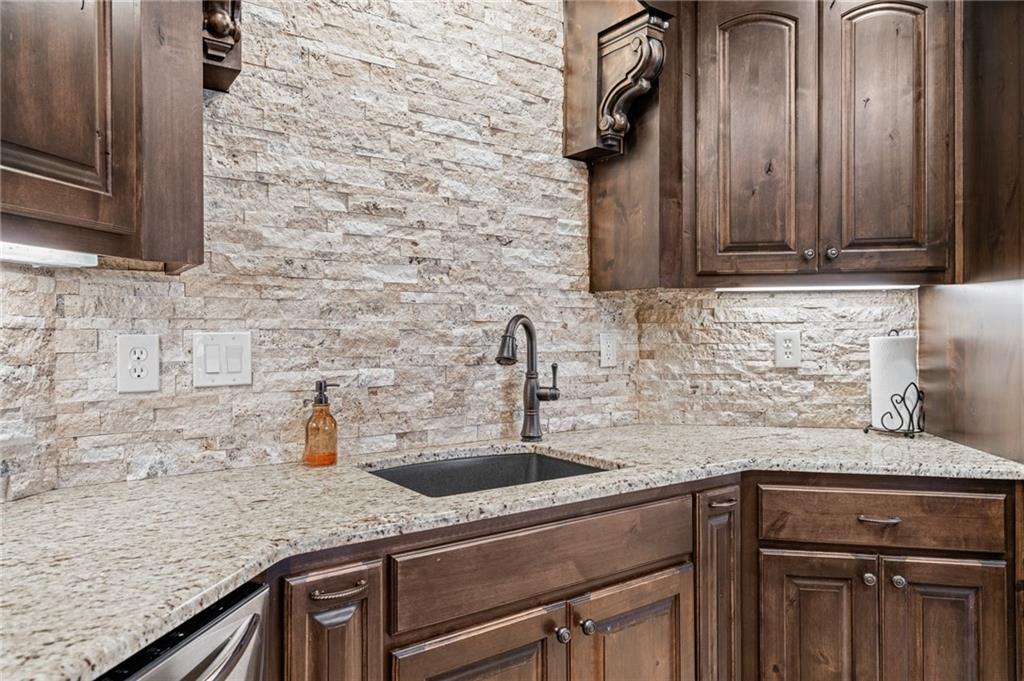 8926 Quail Ridge Lane Lenexa, KS 66220 - Photo 52 of 79