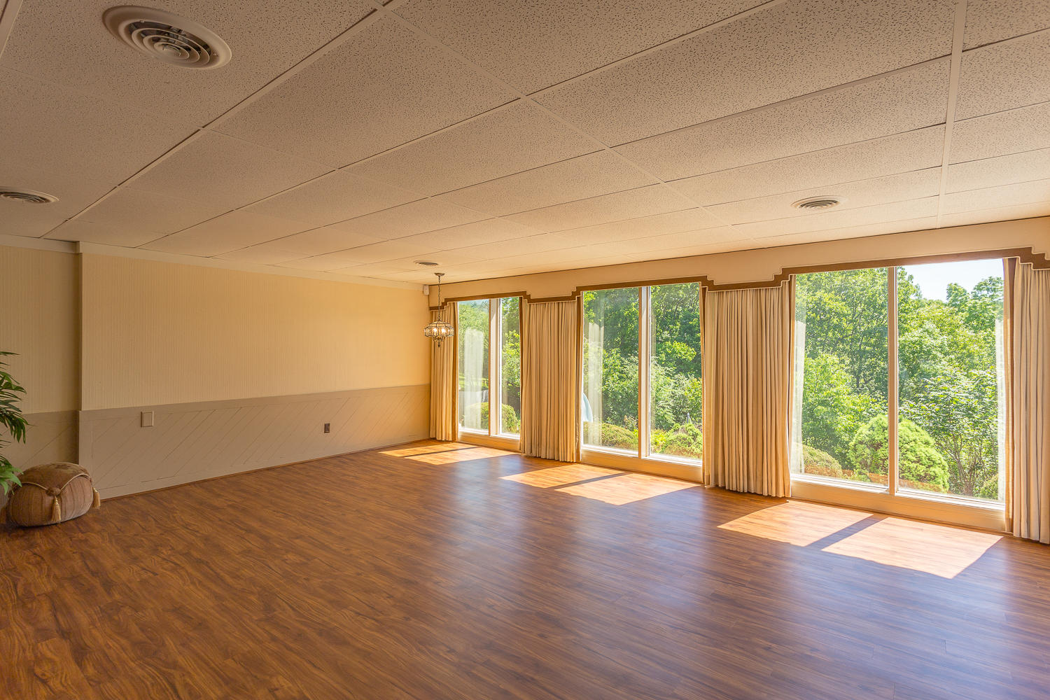 5312 Inlet View Lane Hixson, TN 37343 - Photo 38 of 50 floor to ceiling UV protected windows