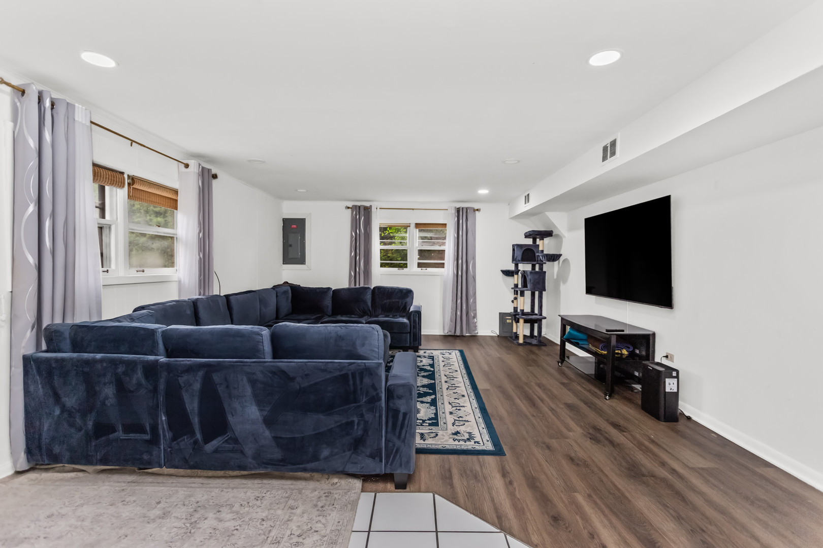 7638 Maple Street Morton Grove, IL 60053 - Photo 2 of 19