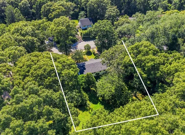 $1,400,000 | 153 Huntington Crossway, Bridgehampton, NY 11932