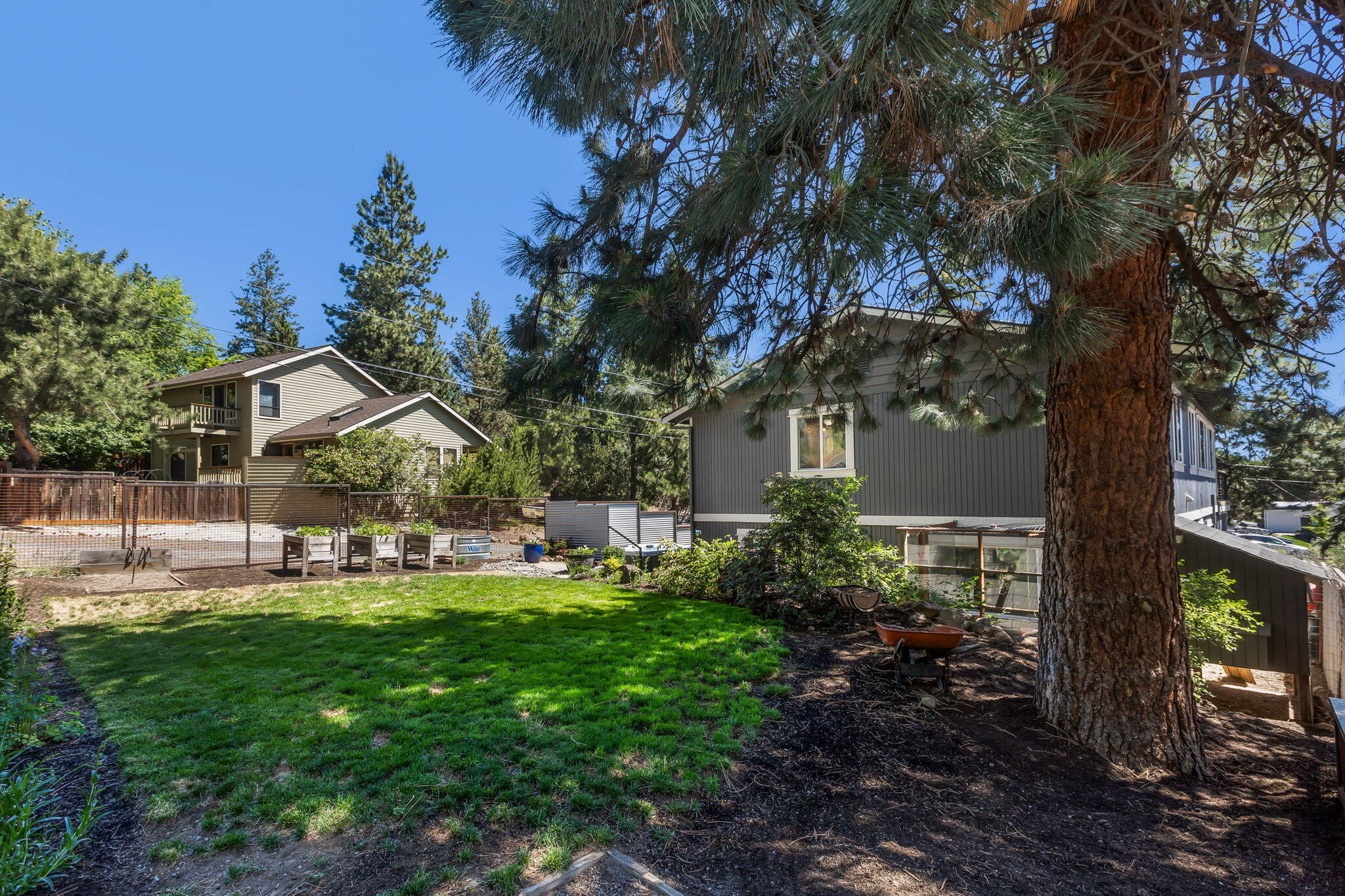 2207 Northwest Awbrey Road Bend, OR 97703 - Photo 45 of 55 2024_06_13_2207_nw_awbrey_road-56