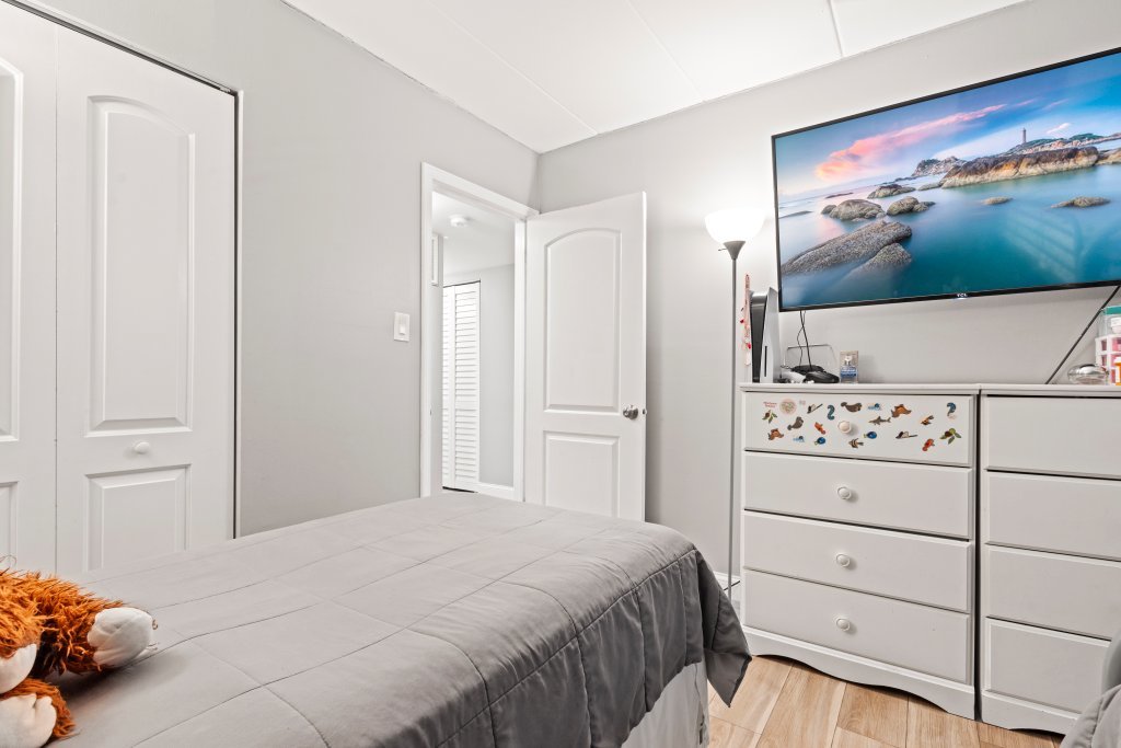 9830 Sayre Avenue, Unit 6 Chicago Ridge, IL 60415 - Photo 18 of 25 a bedroom with a bed and a window