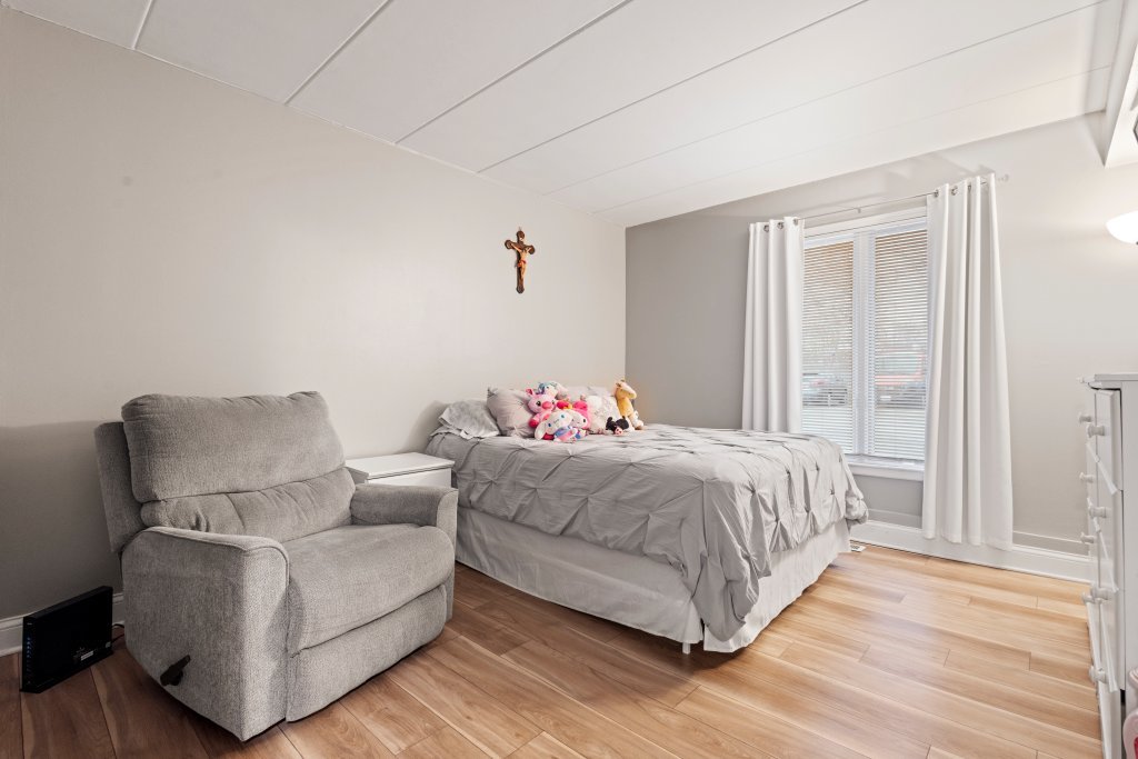 9830 Sayre Avenue, Unit 6 Chicago Ridge, IL 60415 - Photo 19 of 25 a bed room with a bed and a couch