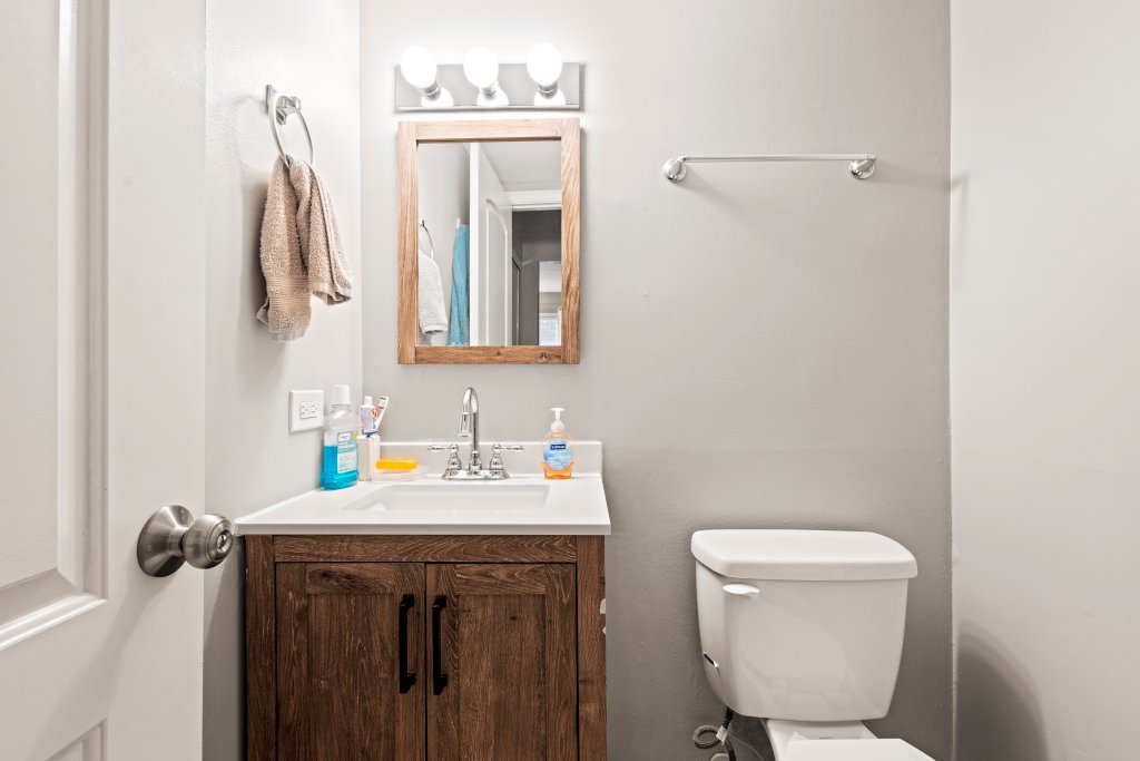 9830 Sayre Avenue, Unit 6 Chicago Ridge, IL 60415 - Photo 21 of 25 a bathroom with a sink vanity and toilet