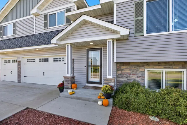 $339,900 | 921 Cedar Avenue North, Maple Lake, MN 55358