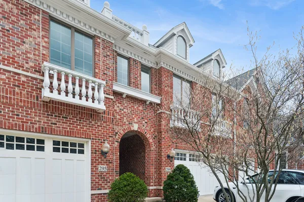 $549,000 | 299 Arbor Glen Boulevard, Schaumburg, IL 60195