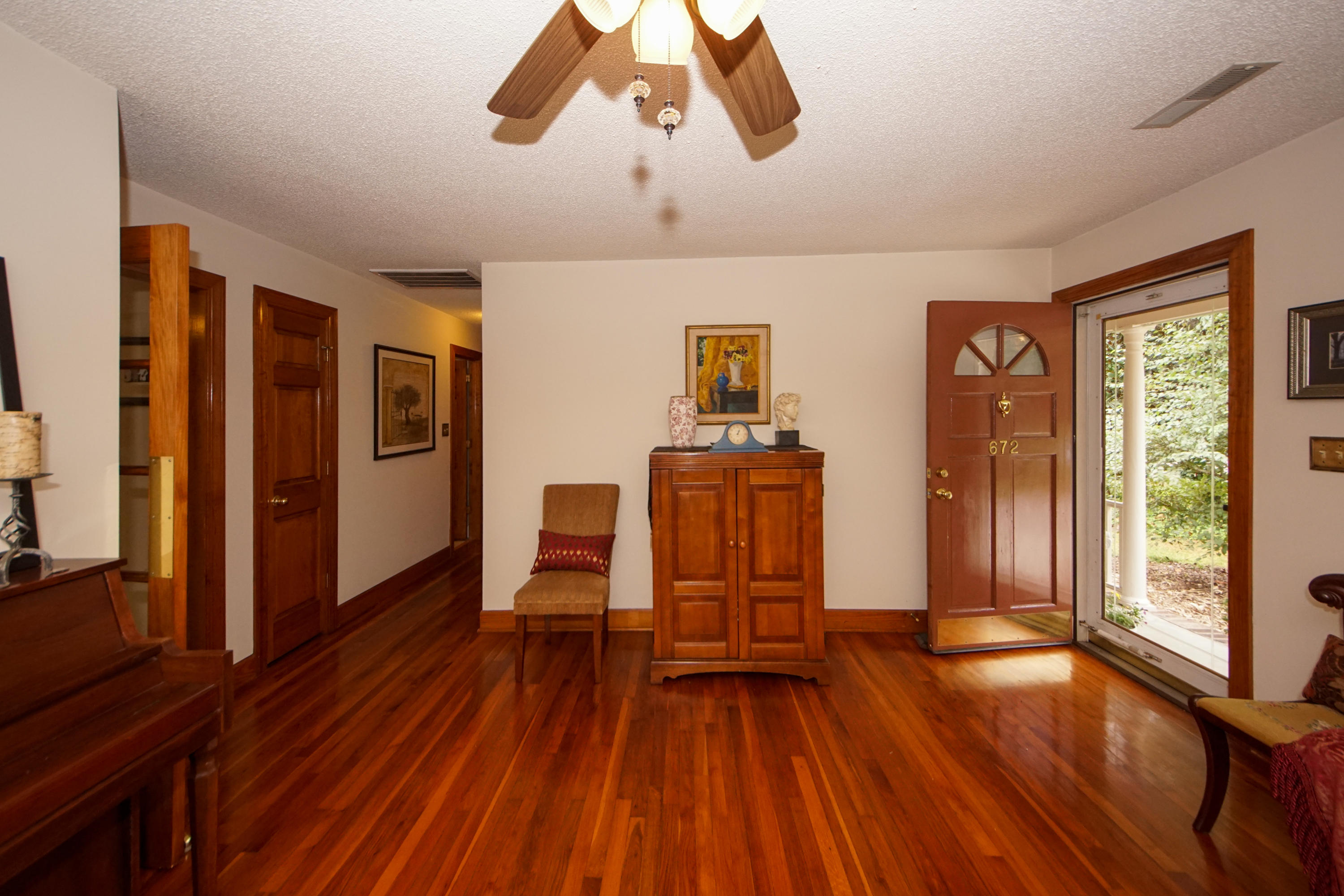 672 Riley Road Charleston, SC 29412 - Photo 5 of 35 Living Room