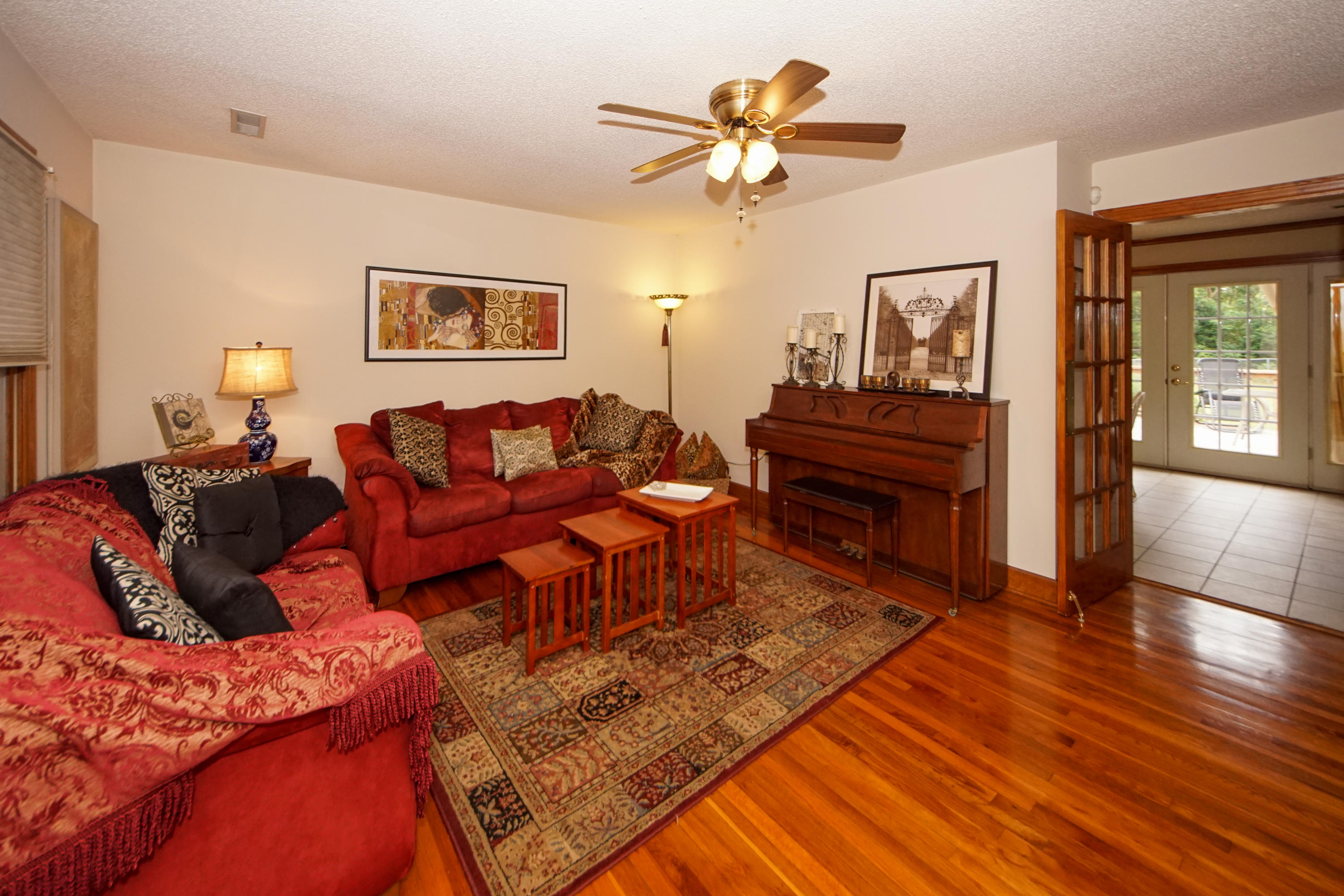 672 Riley Road Charleston, SC 29412 - Photo 6 of 35 Living Room