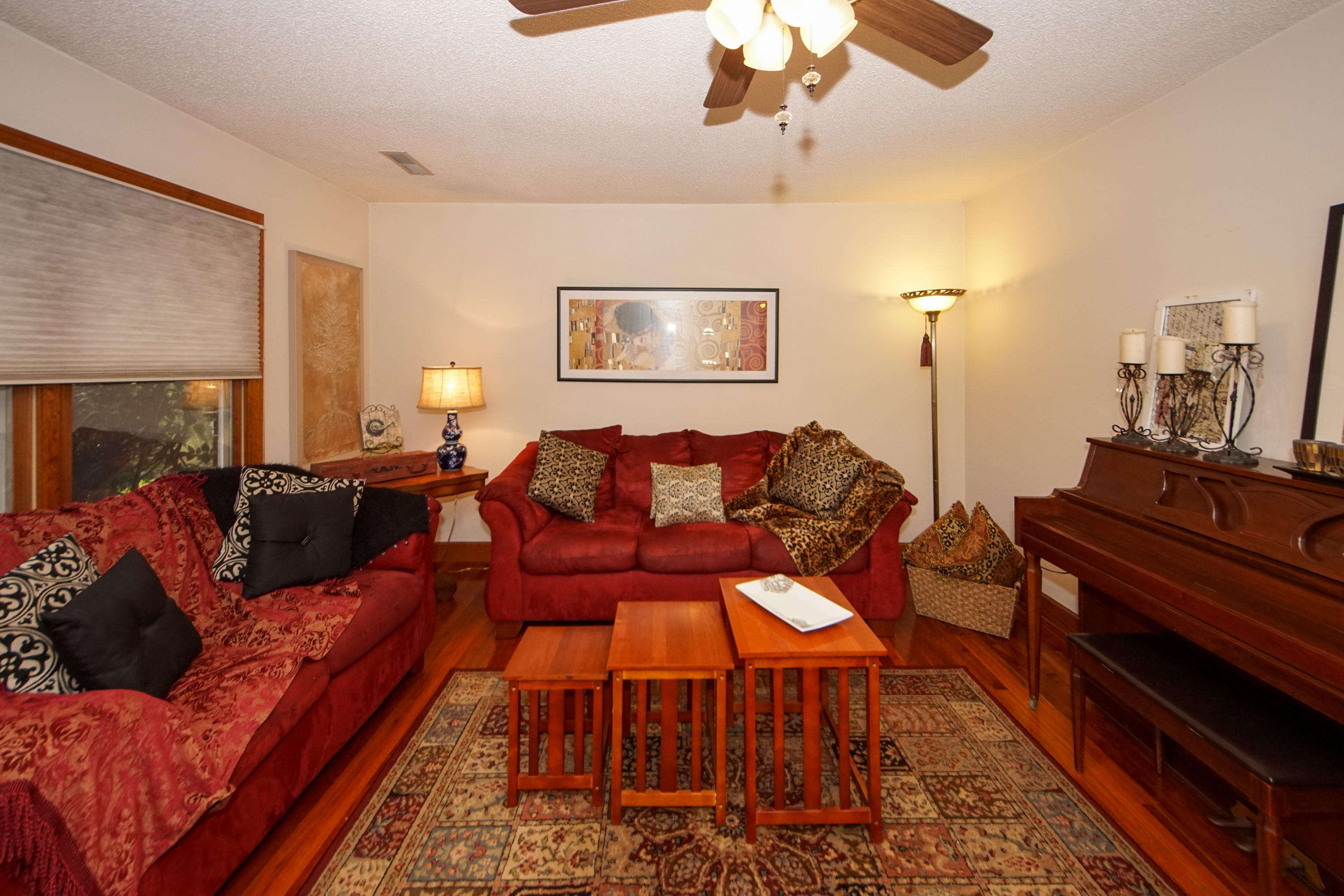 672 Riley Road Charleston, SC 29412 - Photo 7 of 35 Living Room