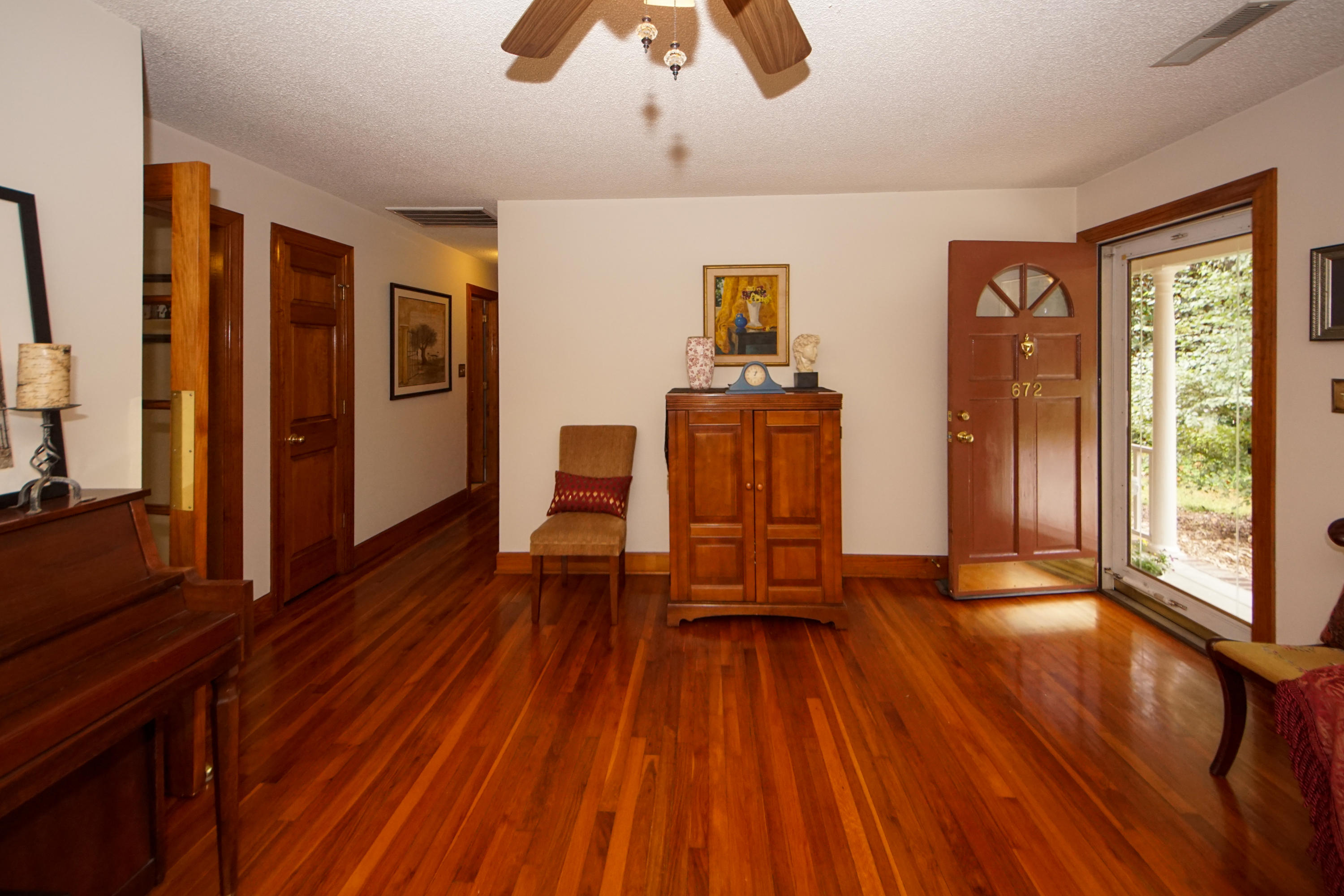 672 Riley Road Charleston, SC 29412 - Photo 8 of 35 Living Room