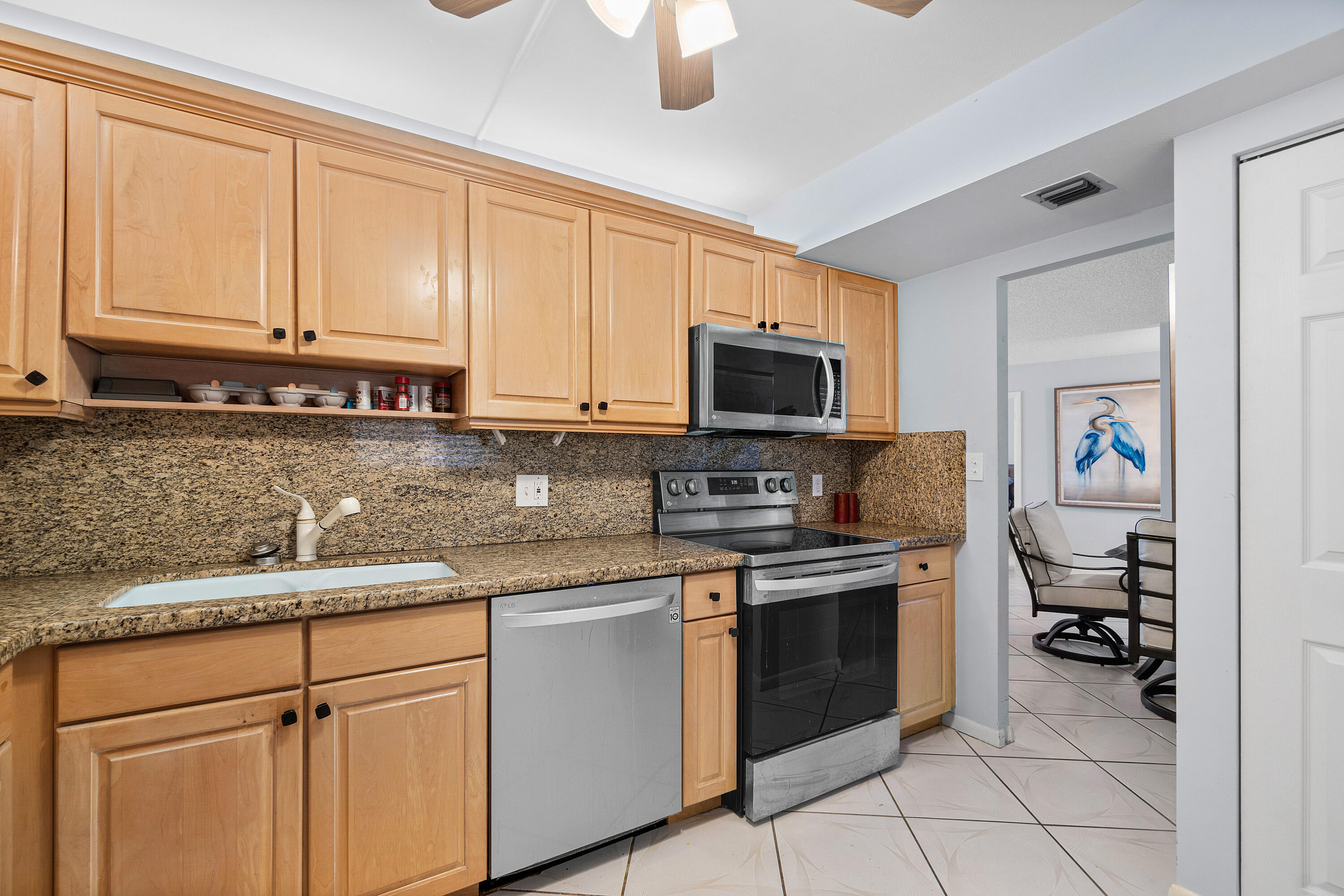 400 Ocean Trail Way, Unit 607 Jupiter, FL 33477 - Photo 9 of 37 KITCHEN