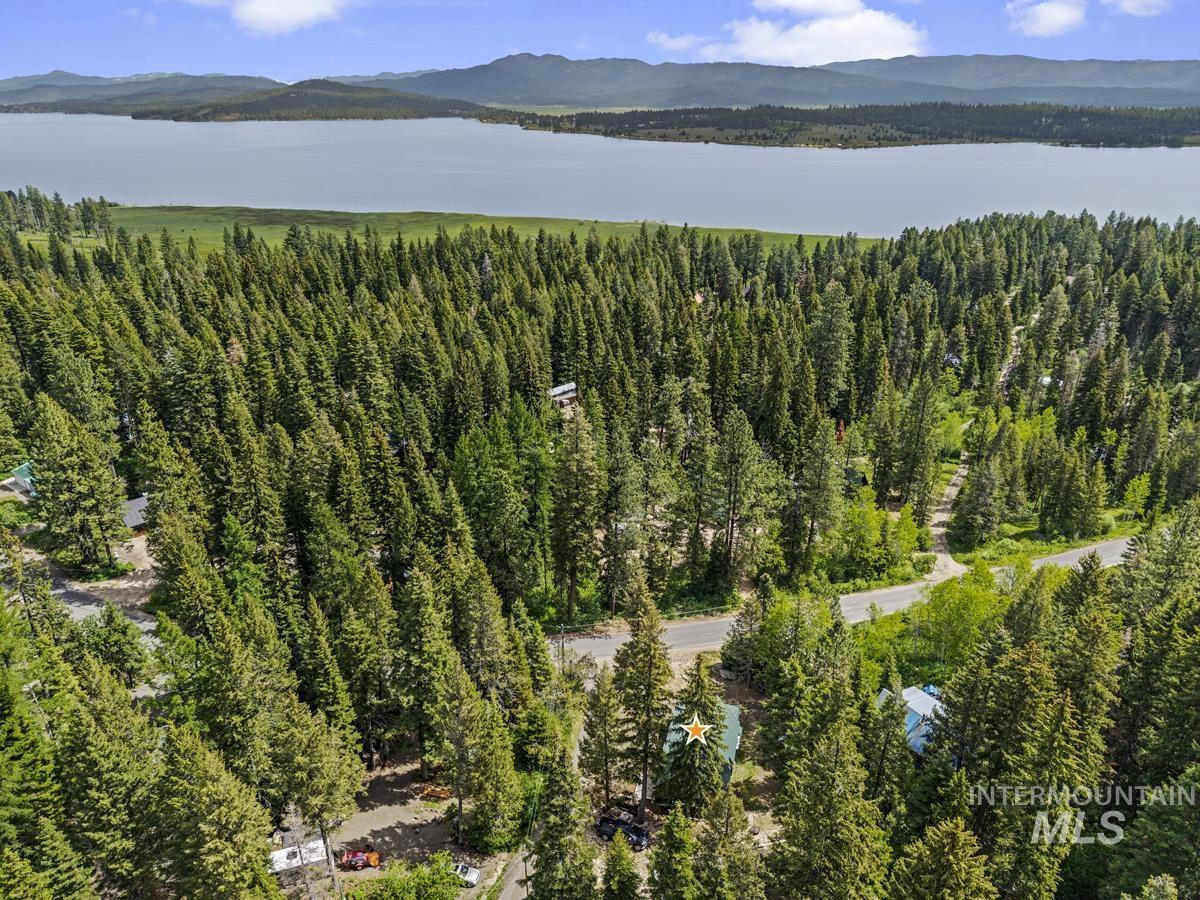 567 West Mountain Road Cascade, ID 83611 - Photo 2 of 32