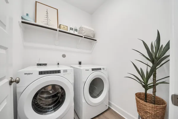 a view of entryway with washer and dryer