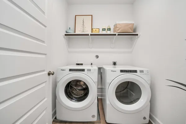 a close up view of a washer and dryer