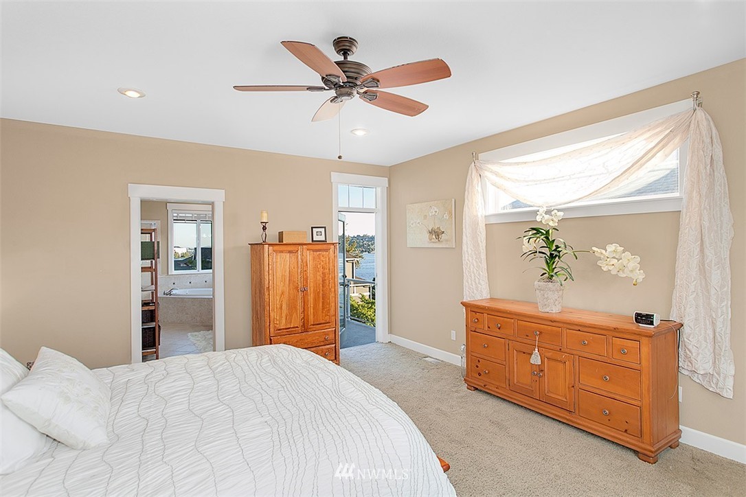 912 North 27th Place Renton, WA 98056 - Photo 9 of 23
