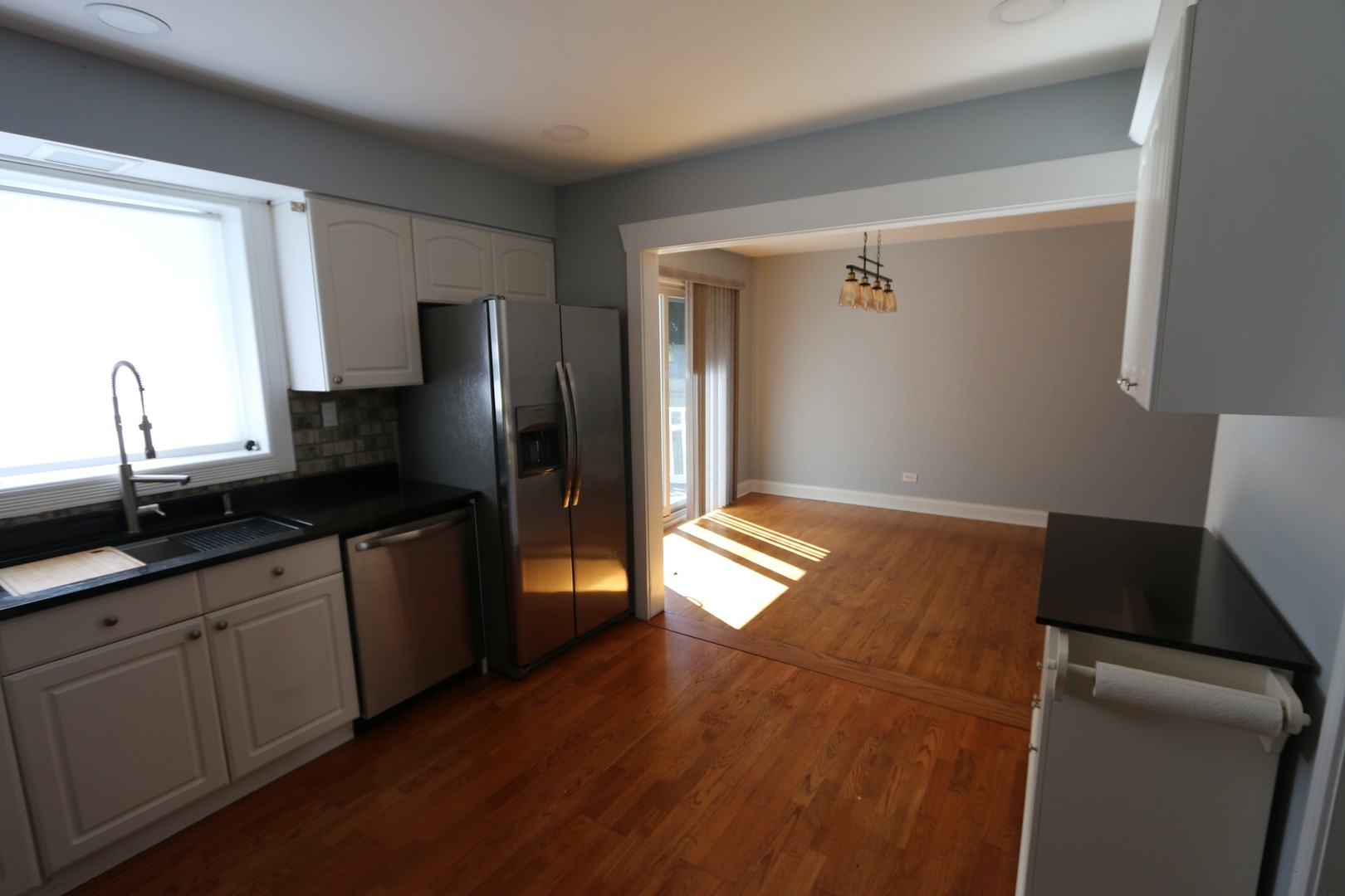 535 Beck Road Lindenhurst, IL 60046 - Photo 8 of 35