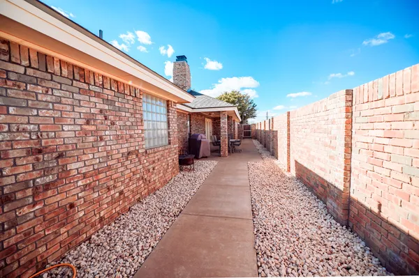 a view of entryway with a rug