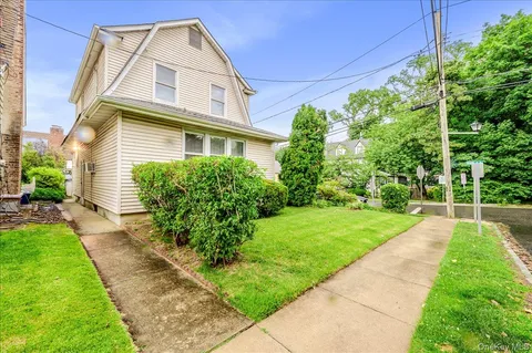 $998,000 | 4634 Iris Lane, Great Neck, NY 11020