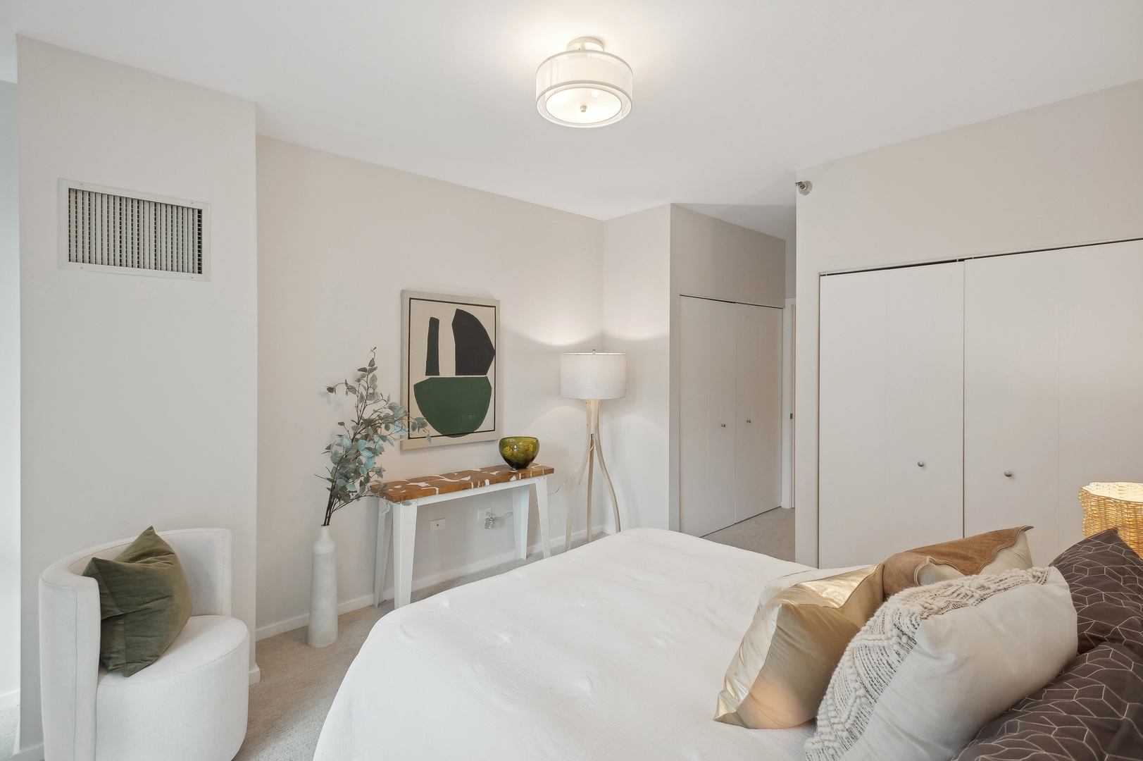 125 South Green Street, Unit 409A Chicago, IL 60607 - Photo 12 of 18 a bedroom with a bed and a couch