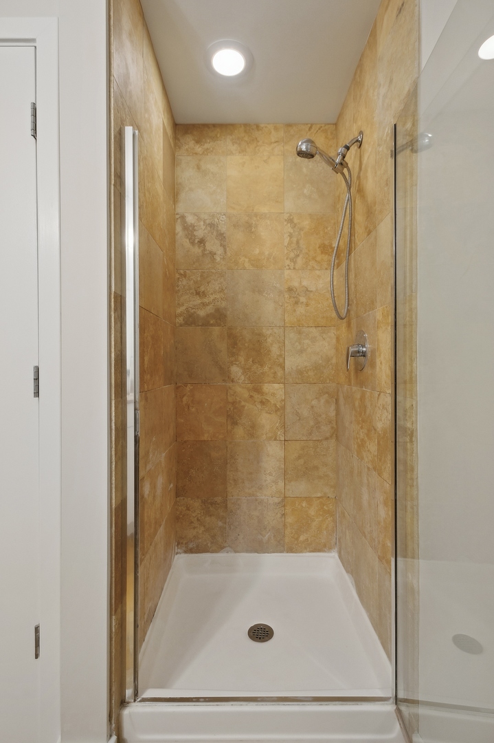 125 South Green Street, Unit 409A Chicago, IL 60607 - Photo 14 of 18