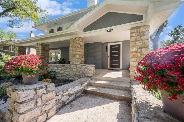 $675,000 | 1407 West 50 Street, Kansas City, MO 64112