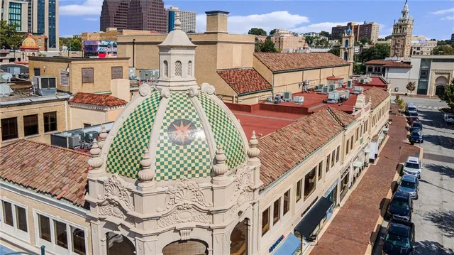 $675,000 | 1407 West 50 Street, Kansas City, MO 64112