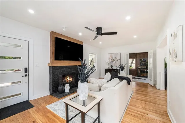 $675,000 | 1407 West 50 Street, Kansas City, MO 64112