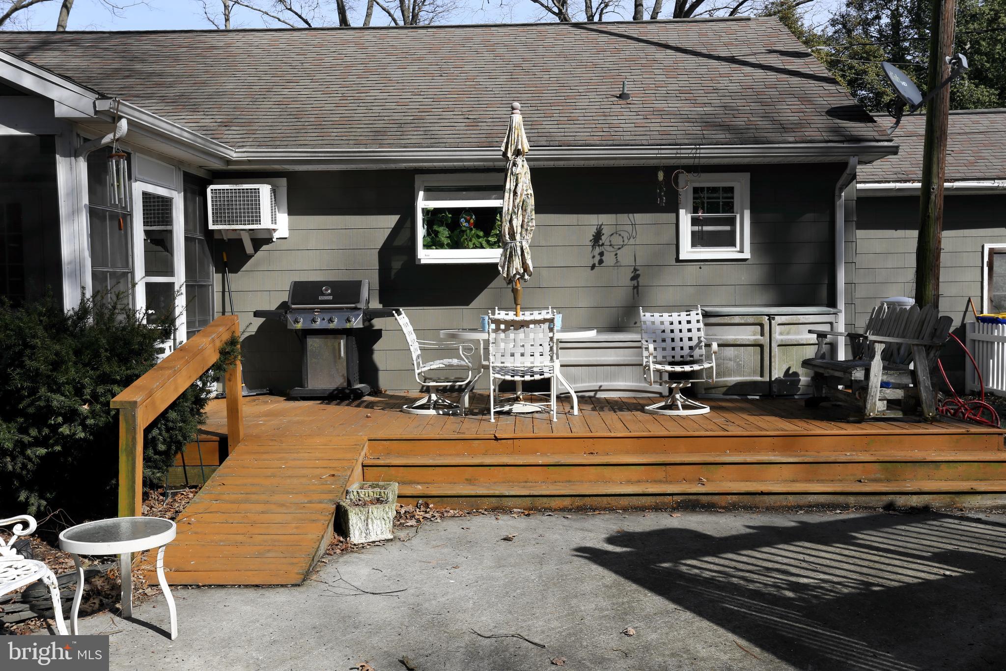 22296 Breasure Road Georgetown, DE 19947 - Photo 38 of 47 Rear deck