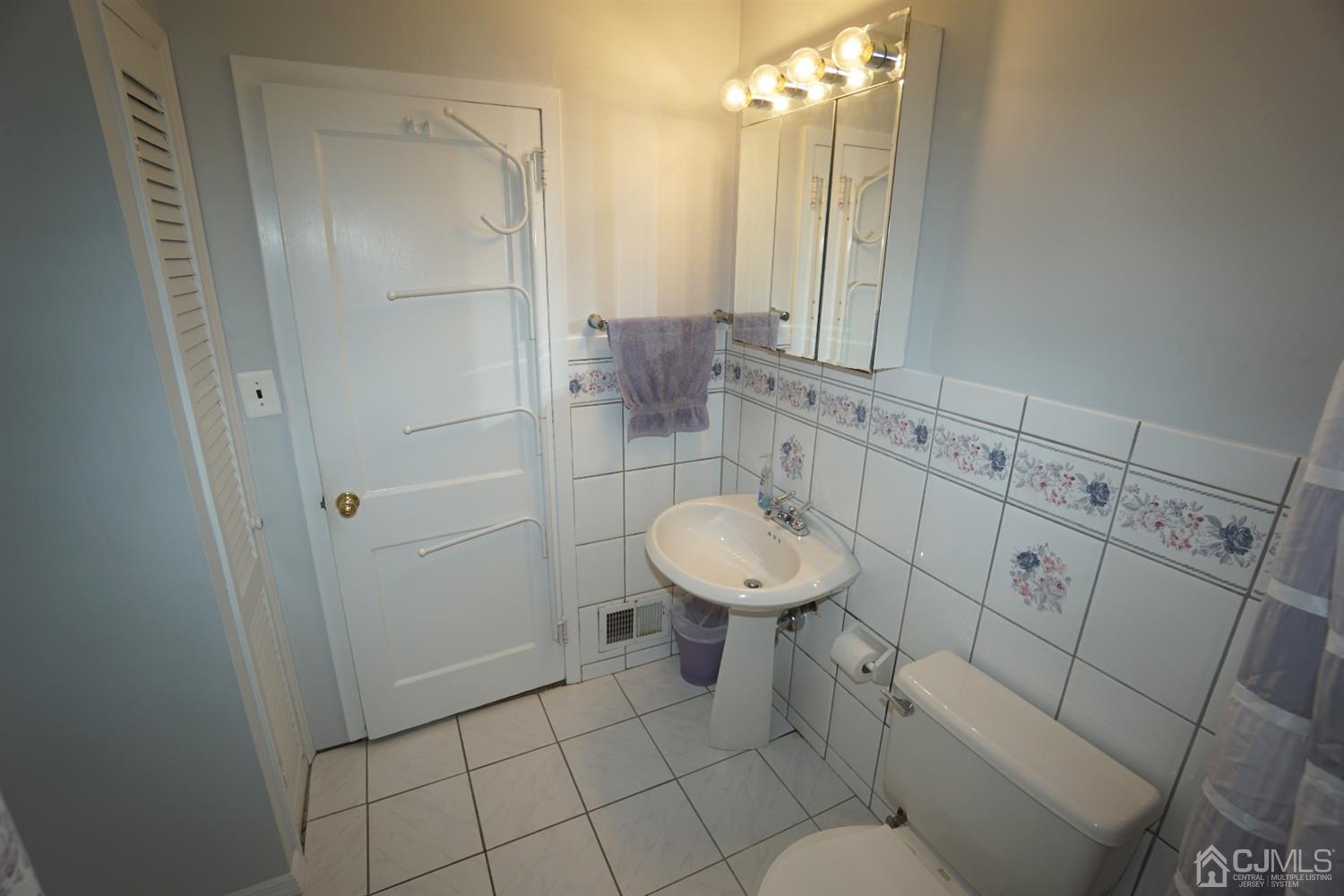 32 Bramhall Road Colonia, NJ 07067 - Photo 11 of 19 Gallery Image 11