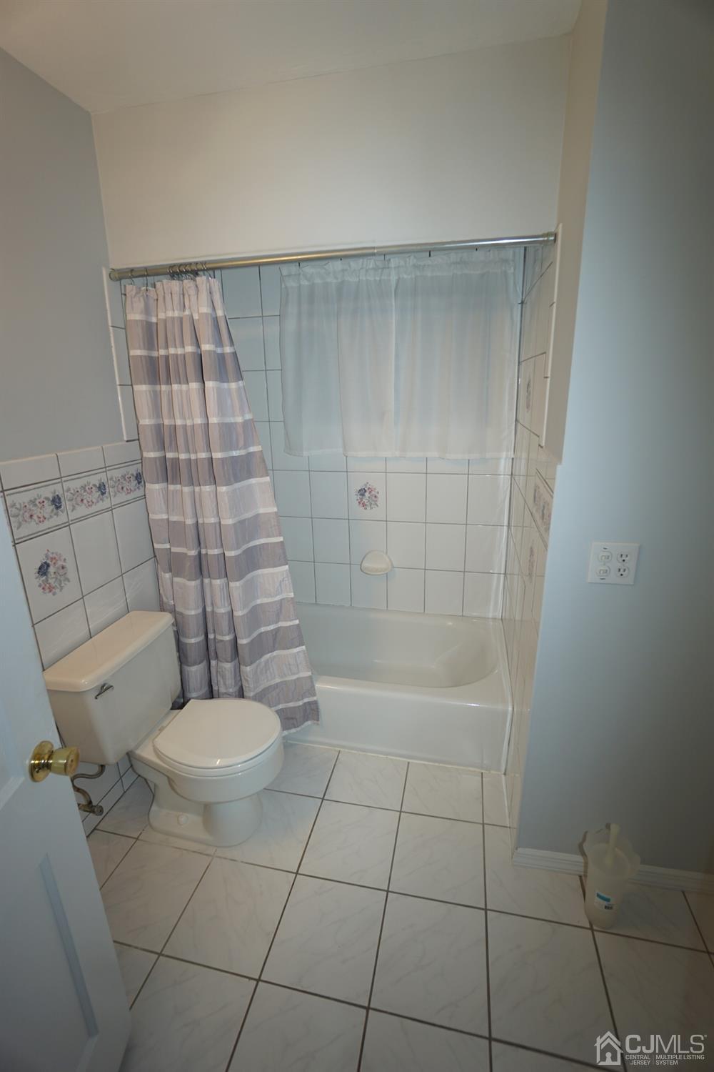 32 Bramhall Road Colonia, NJ 07067 - Photo 12 of 19 Gallery Image 12