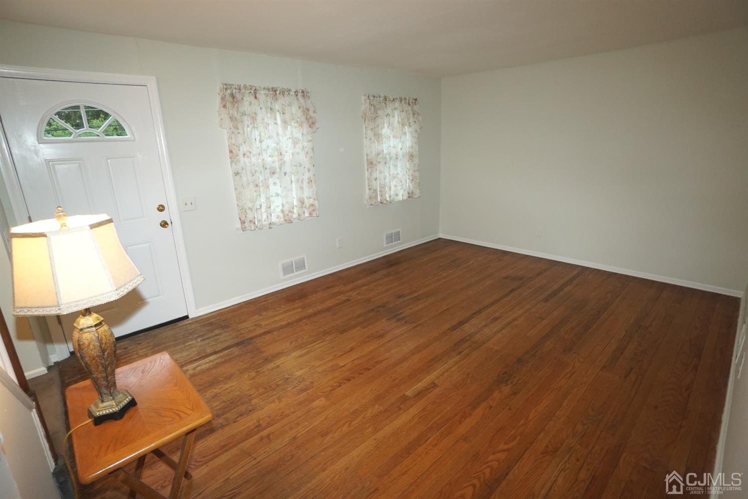 32 Bramhall Road Colonia, NJ 07067 - Photo 4 of 19 Gallery Image 4