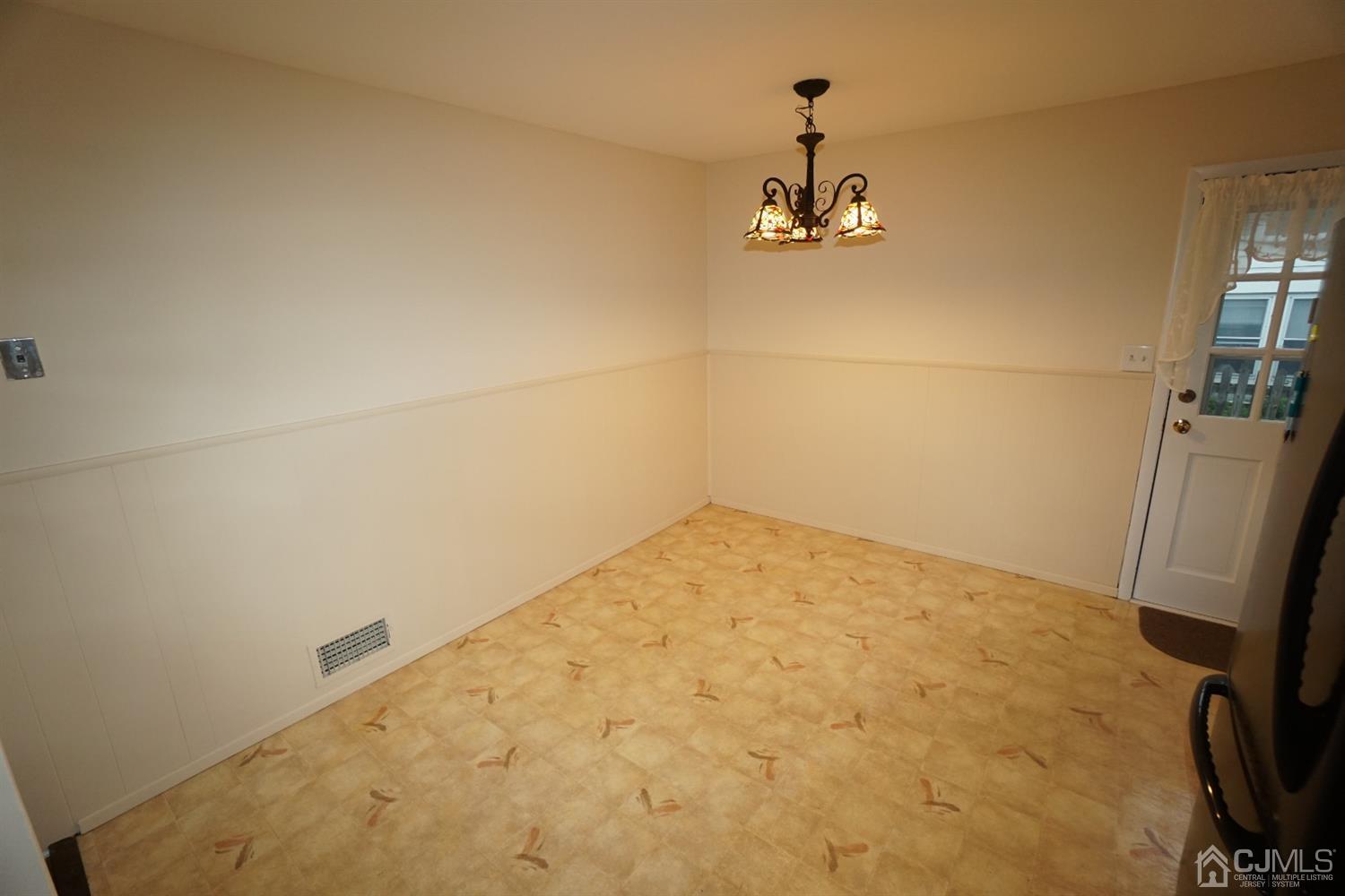 32 Bramhall Road Colonia, NJ 07067 - Photo 7 of 19 Gallery Image 7