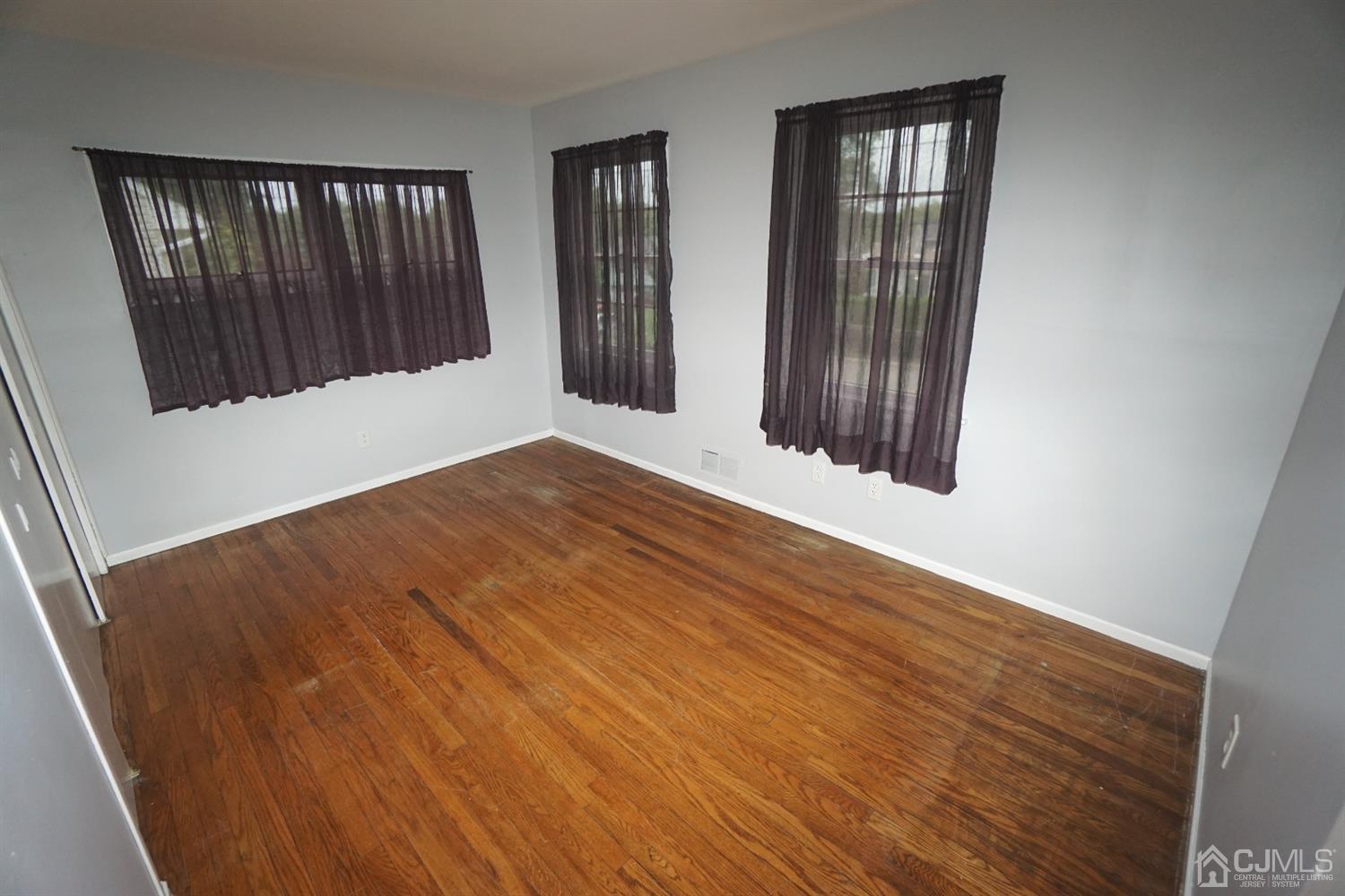 32 Bramhall Road Colonia, NJ 07067 - Photo 9 of 19 Gallery Image 9