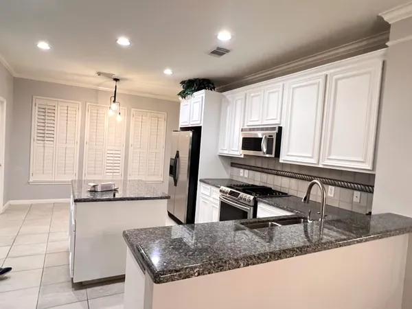 $3,150 | 2905 West Dallas Street, Houston, TX 77019