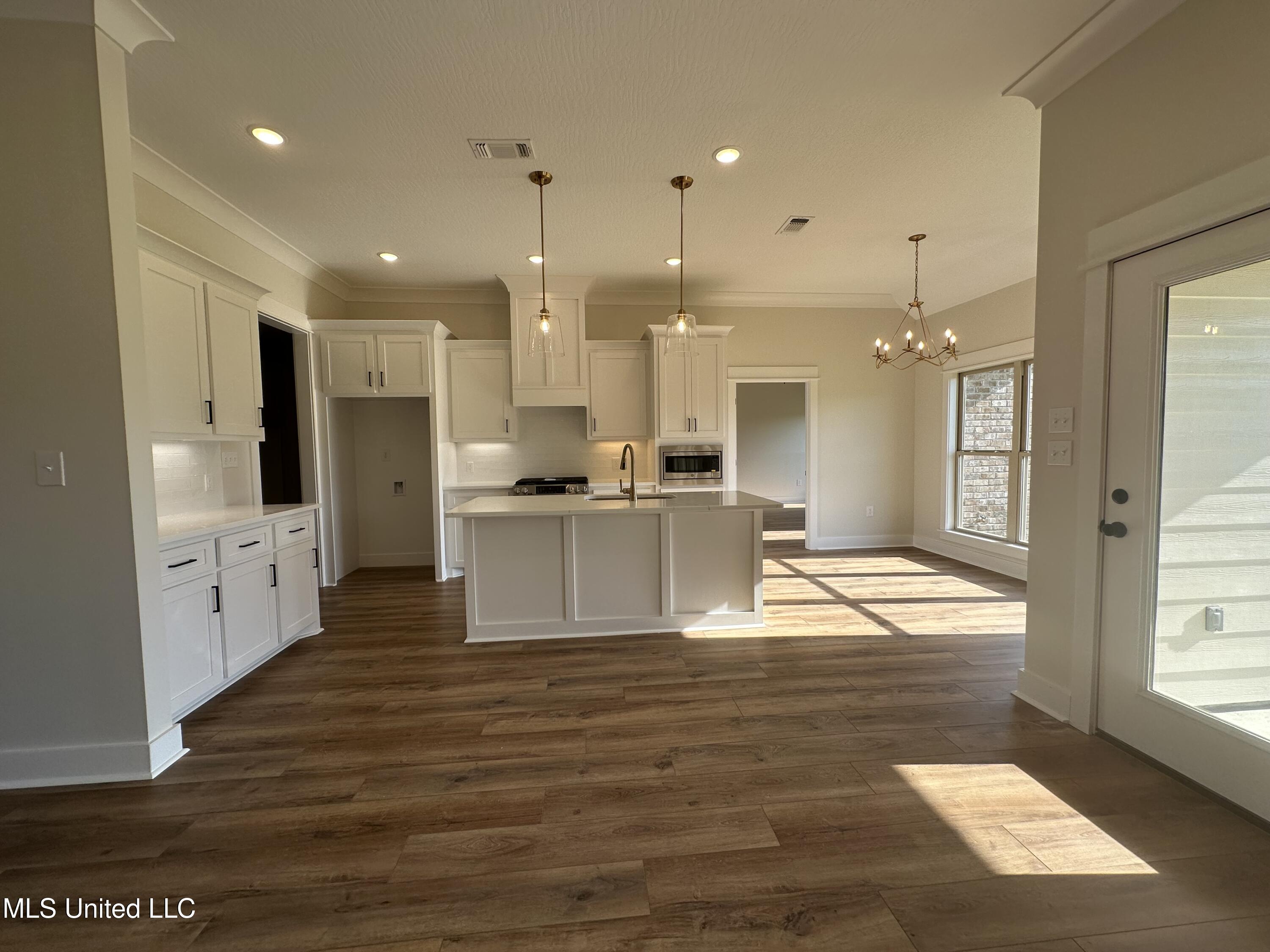 24 Pipestone Sumrall, MS 39482 - Photo 3 of 18 IMG_1604