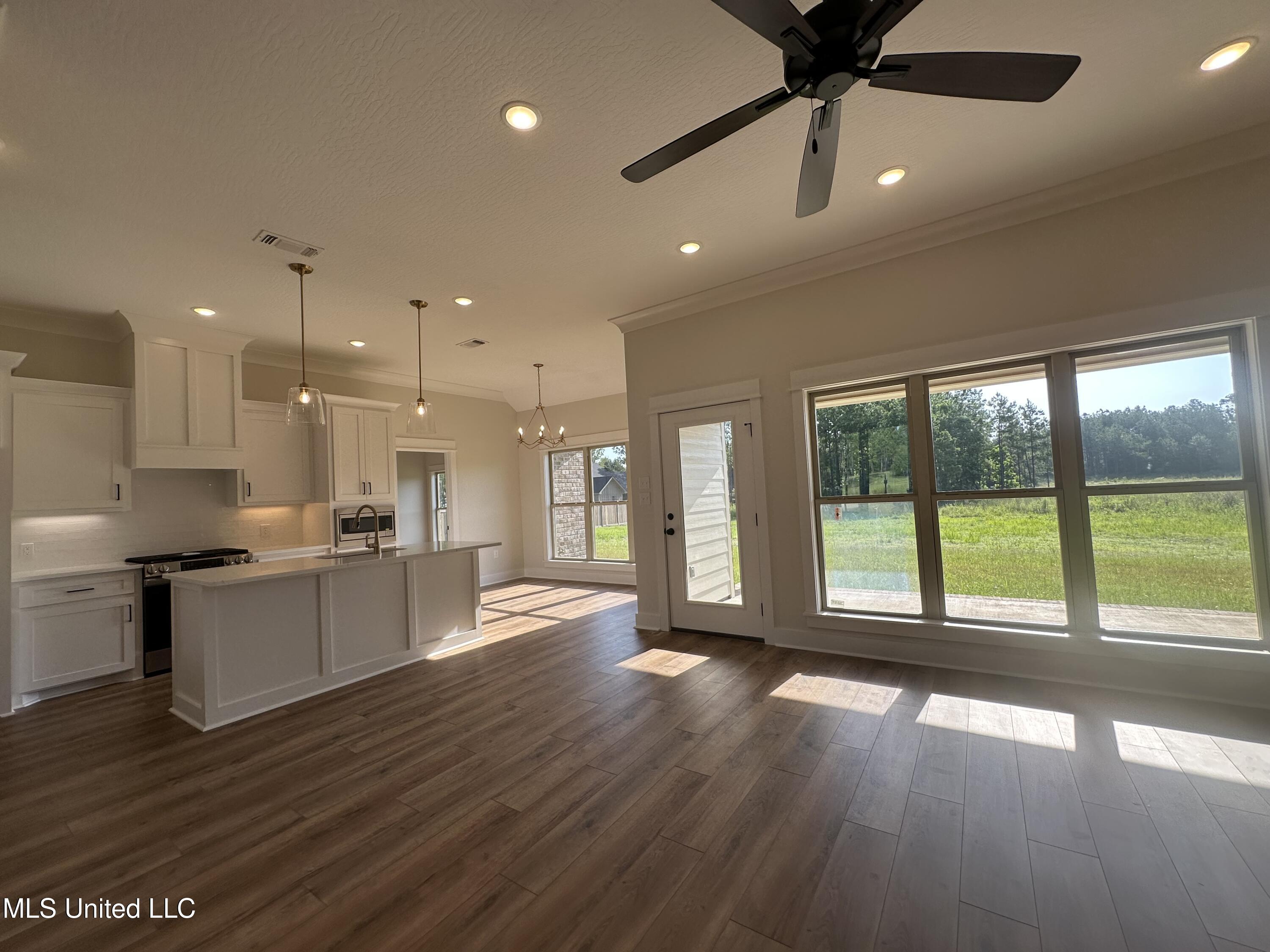 24 Pipestone Sumrall, MS 39482 - Photo 4 of 18 IMG_1603