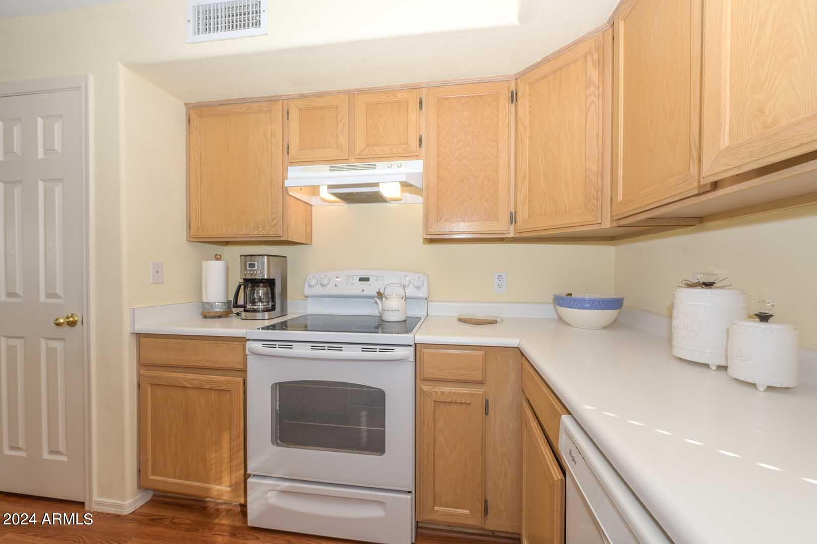 7641 West Boca Raton Road Peoria, AZ 85381 - Photo 7 of 42 Kitchen-Range