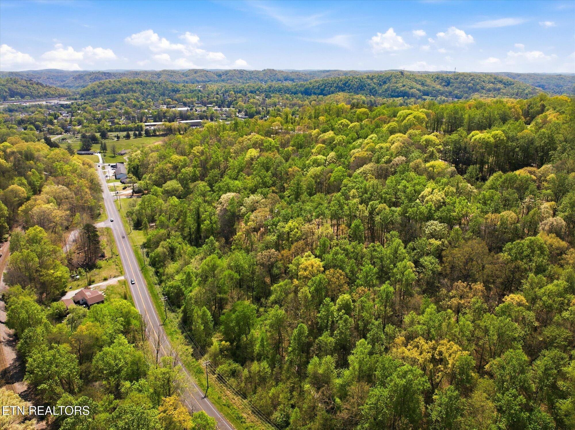Skyline Drive Clinton, TN 37716 - Photo 8 of 16 Skyline Dr.
