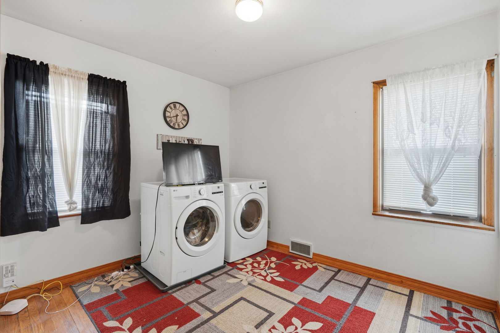 2730 4th Street Moline, IL 61265 - Photo 18 of 25 a utility room with dryer and washer