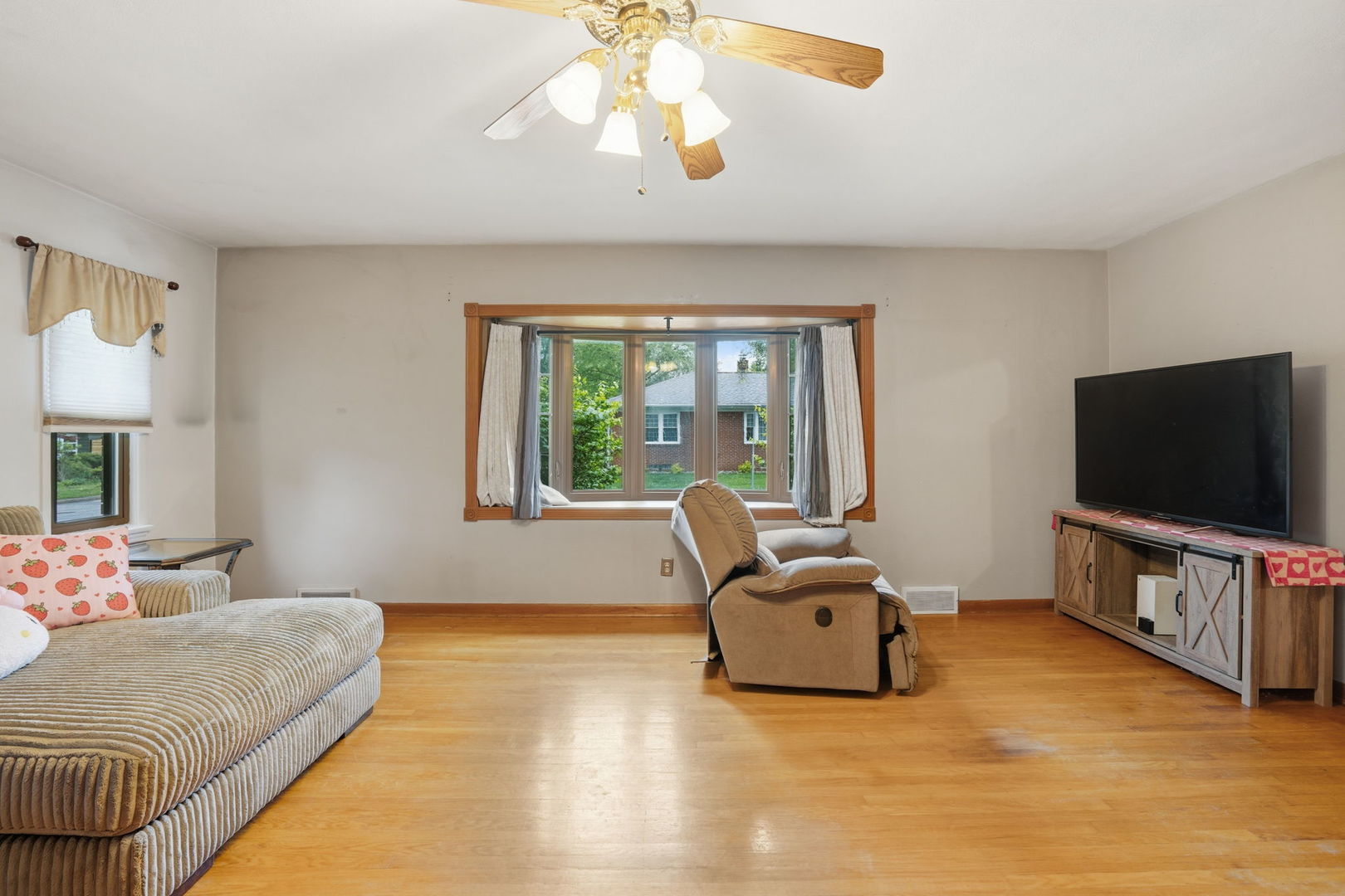 2730 4th Street Moline, IL 61265 - Photo 6 of 25 a living room with furniture and a flat screen tv