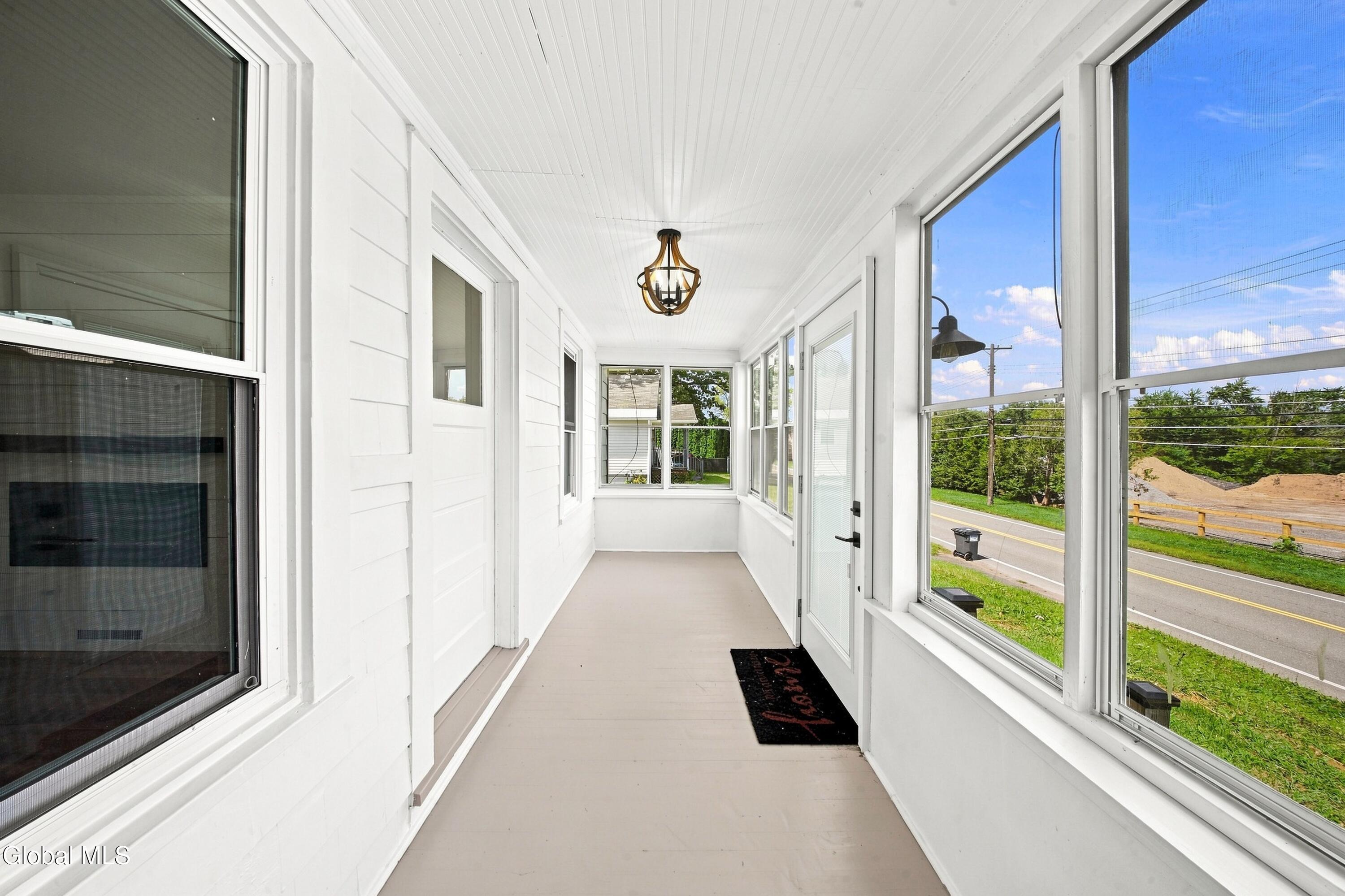 383 Vley Road Schenectady, NY 12302 - Photo 3 of 40 3