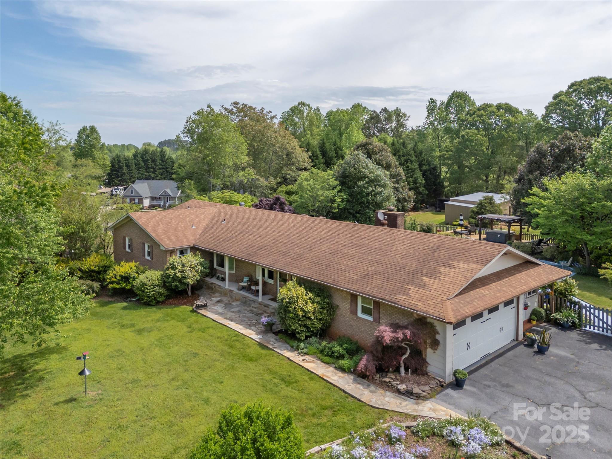 301 Spring Valley Road Inman, SC 29349 - Photo 3 of 48
