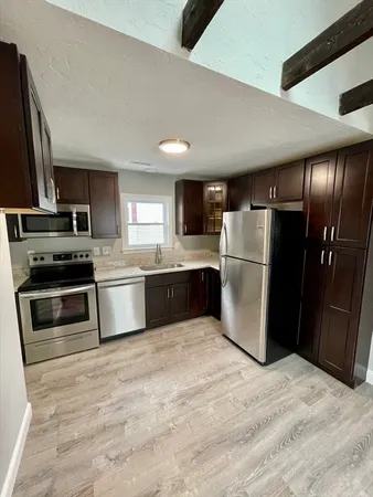 $2,300 | 58 Houghton Street, Unit 2, Worcester, MA 01604