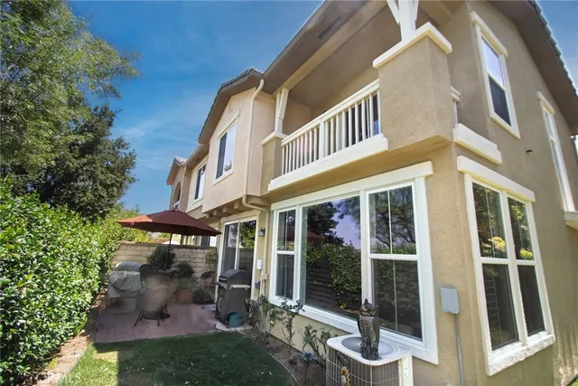 a view of outdoor space yard and porch
