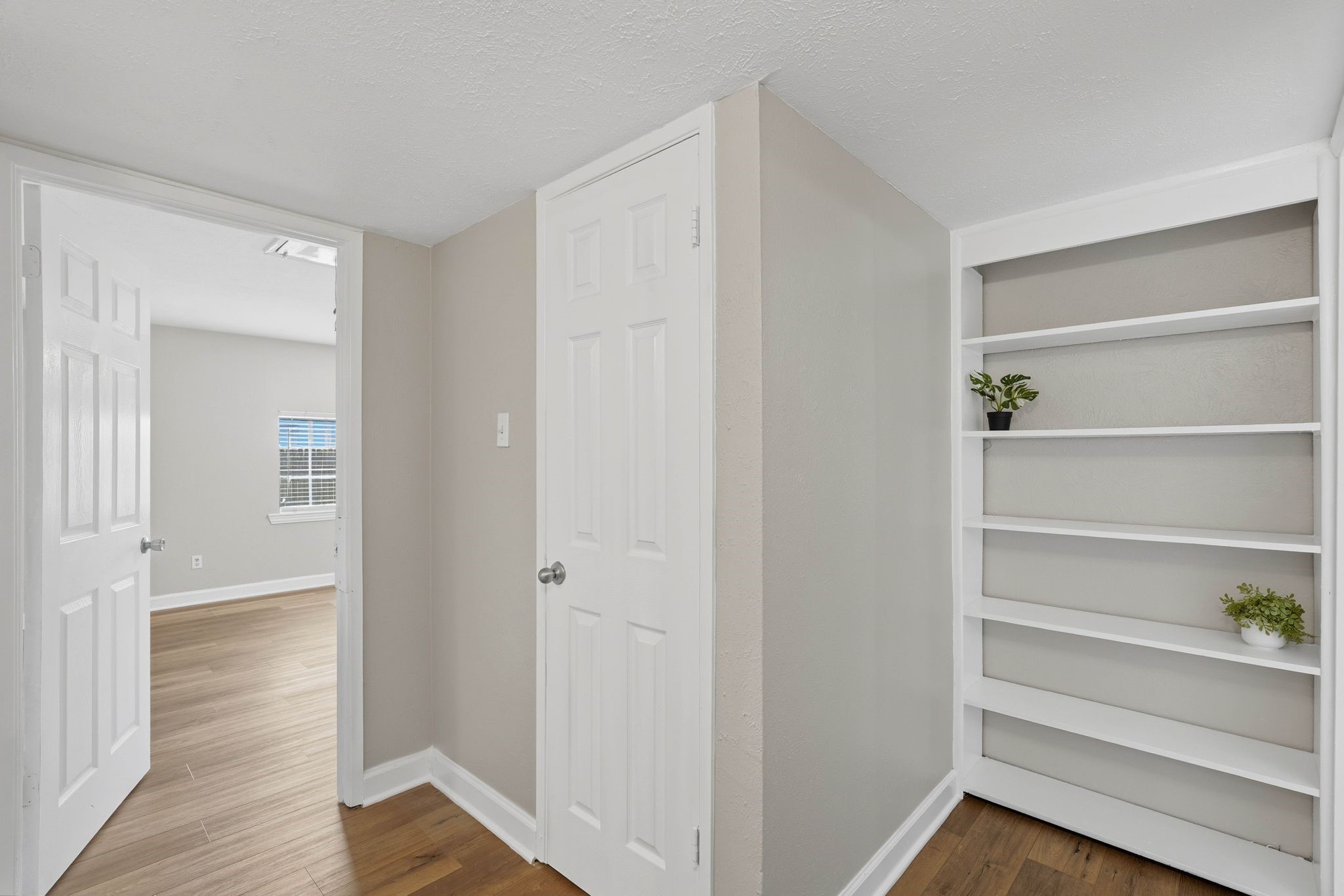 17223 Ranch Country Road Hockley, TX 77447 - Photo 22 of 36 Between the bedrooms, you'll find a beautiful decorative shelf and a huge walk in closet for storage.