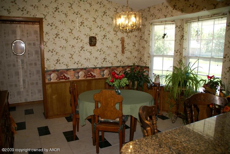 6808 Old Kent Road Amarillo, TX 79109 - Photo 16 of 24 Breakfast Nook1