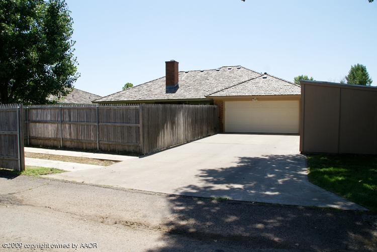 6808 Old Kent Road Amarillo, TX 79109 - Photo 22 of 24 Rear Entry Garage