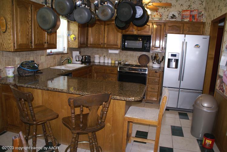 6808 Old Kent Road Amarillo, TX 79109 - Photo 4 of 24 Kitchen