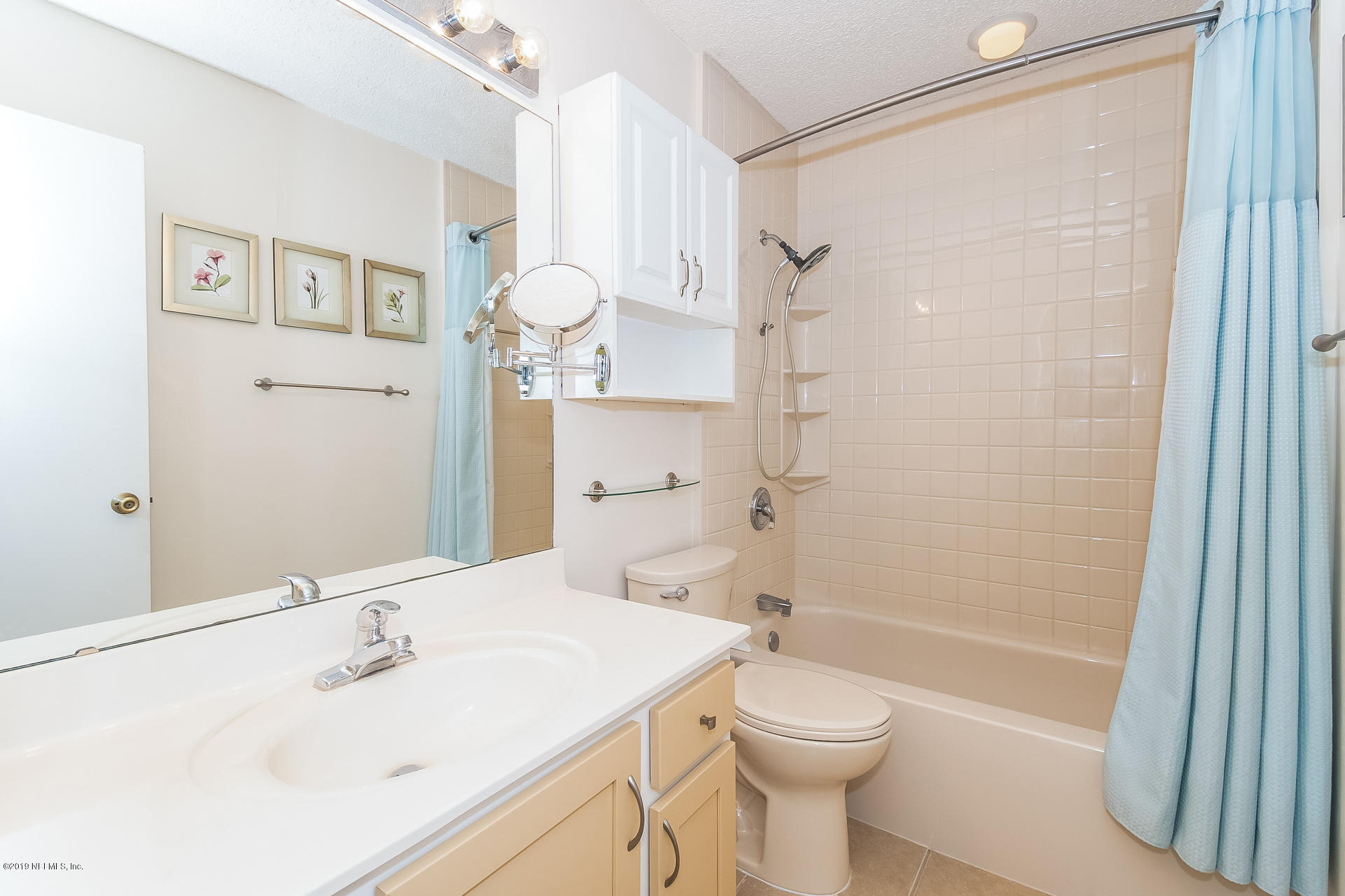 5478 Stanford Road Jacksonville, FL 32207 - Photo 21 of 26 a bathroom with a sink a toilet and shower