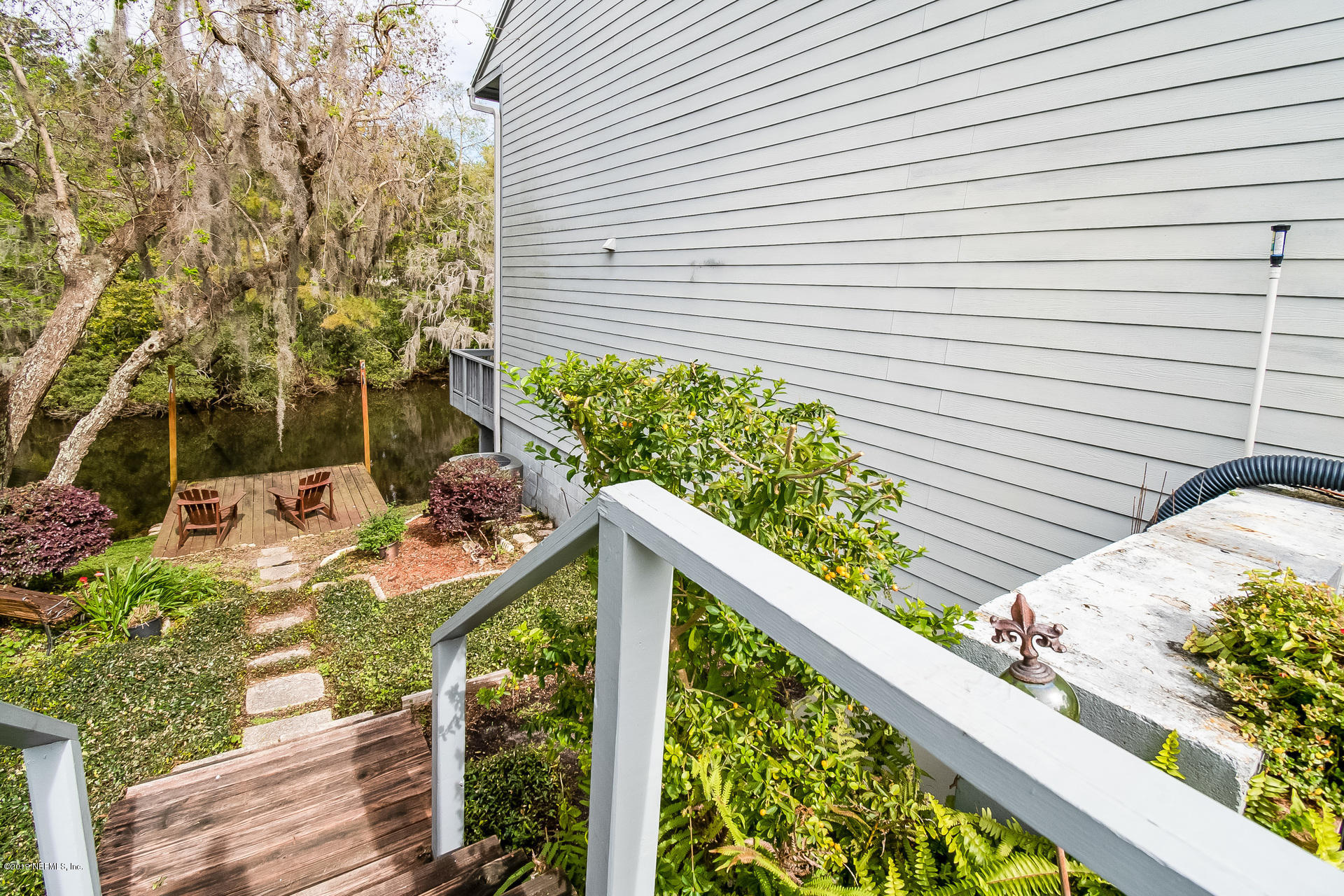 5478 Stanford Road Jacksonville, FL 32207 - Photo 24 of 26 a balcony view with a potted plant